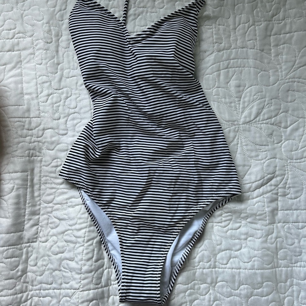 Small aerie one piece swimsuit- never worn